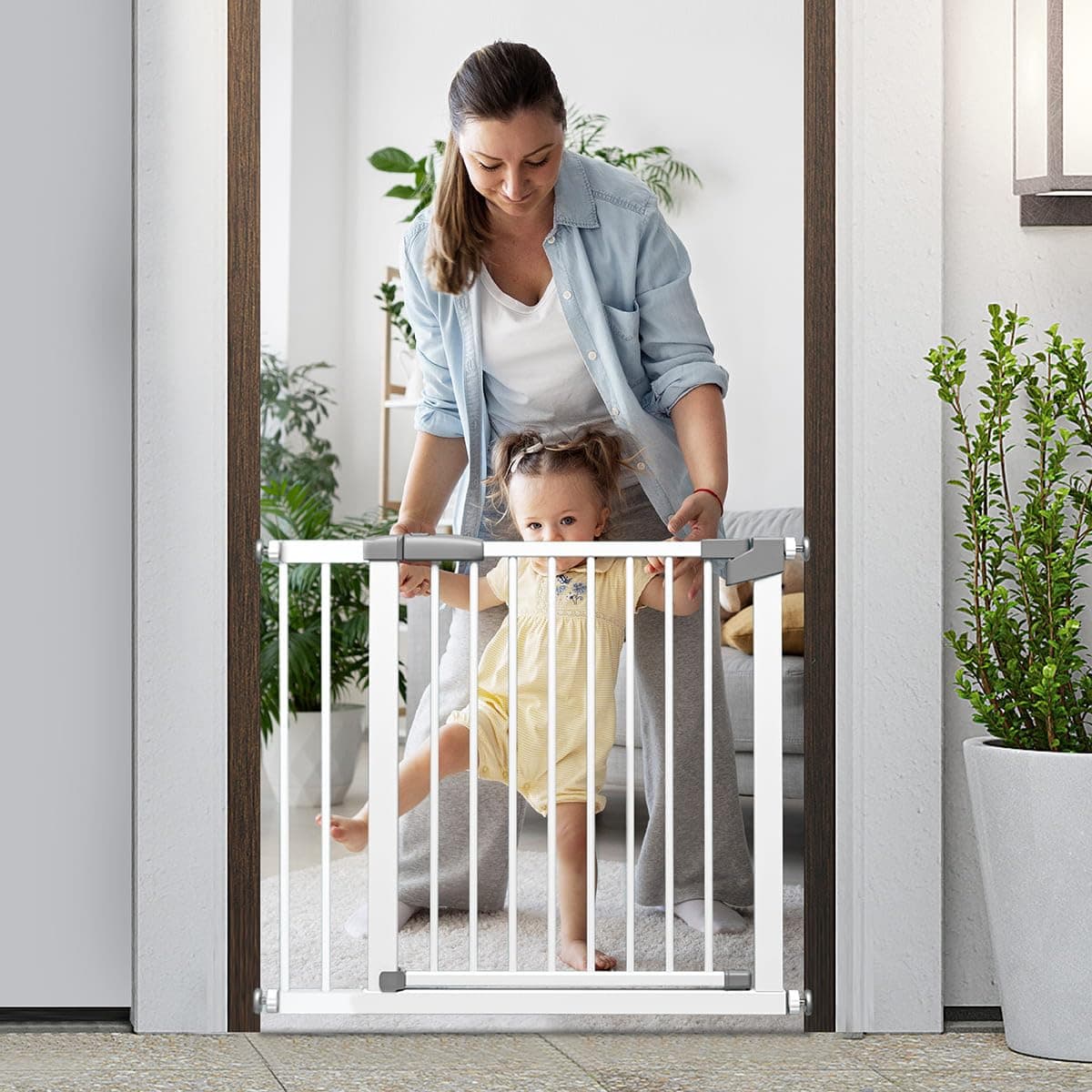 StarAndDaisy Infant Safety Gate – Adjustable & Auto-Close